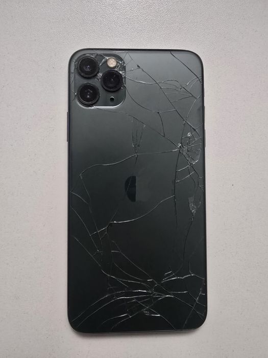 Vand iphone 11 pro max (ptr piese )