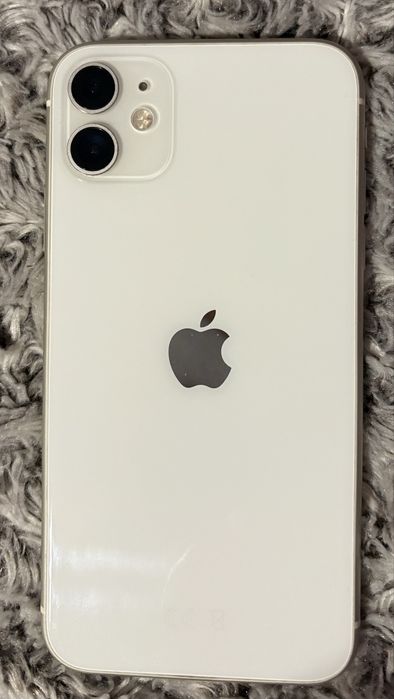 Продавам iPhone 11