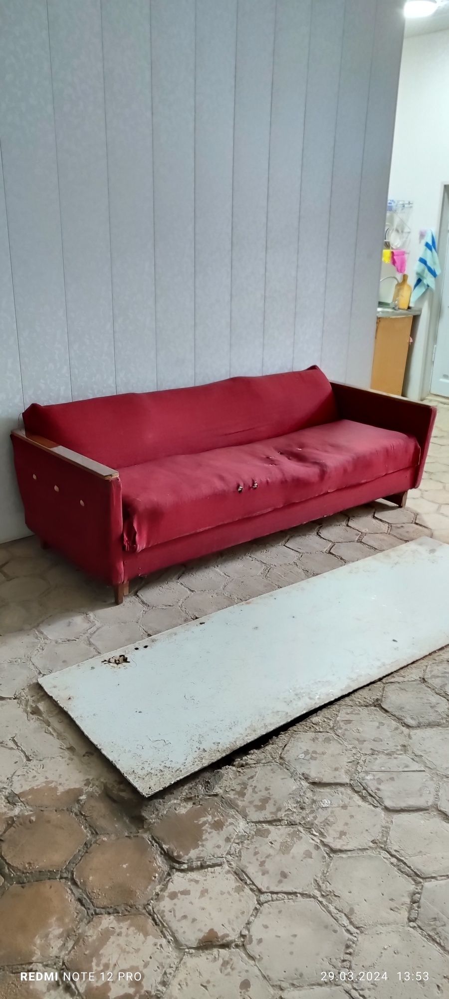 Продаётся рабочий диван