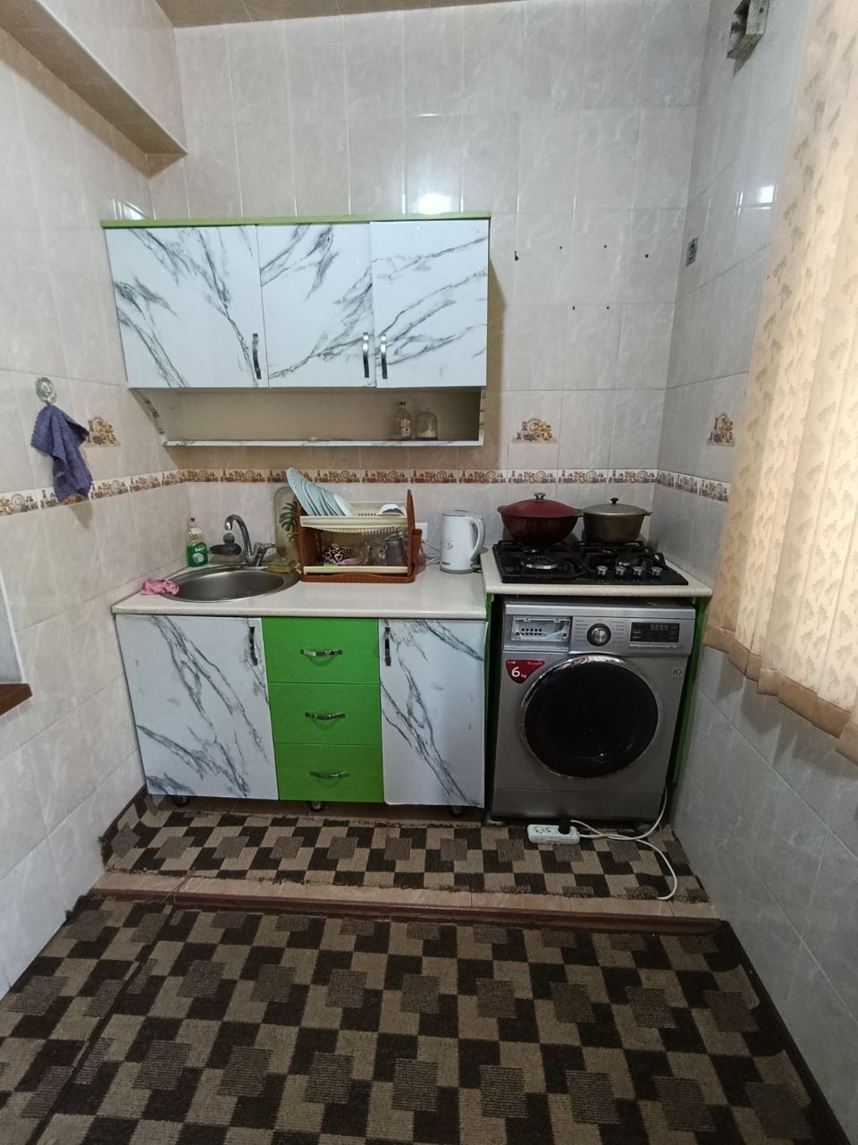 Продаю 2-х комнатную квартиру на Сергели 6, 2 с/у, лифтовая