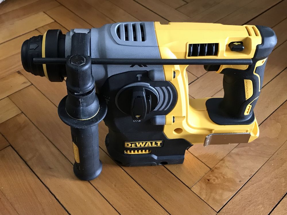 Corp unealta electrica tip ciocan roto, noua, originala-DeWALT Cehia.