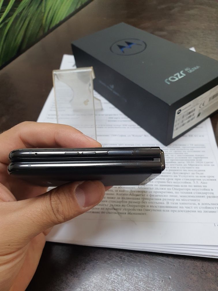 Телефон Motorola Razr 40 Ultra 256GB Чисто нов!
