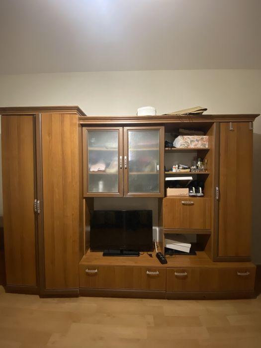 Секция с гардероби шкаф ракли етажерки