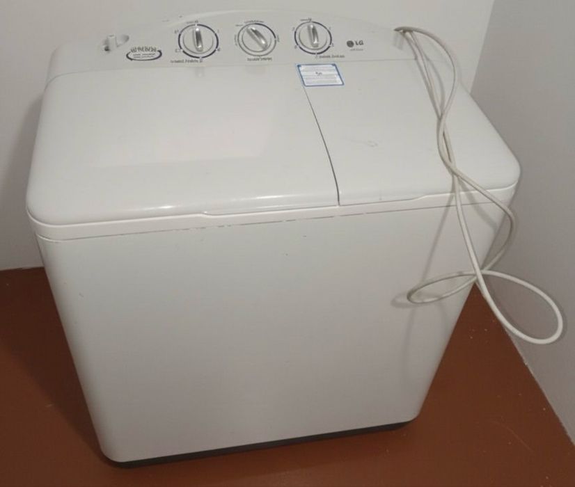 Продам  полуавтомат стиральную машинку  LG 7 кг с доставкой