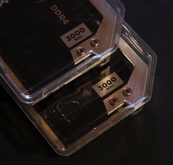 16GB  RAM 3000MHz DDR4 Corsair Dominator Platinum