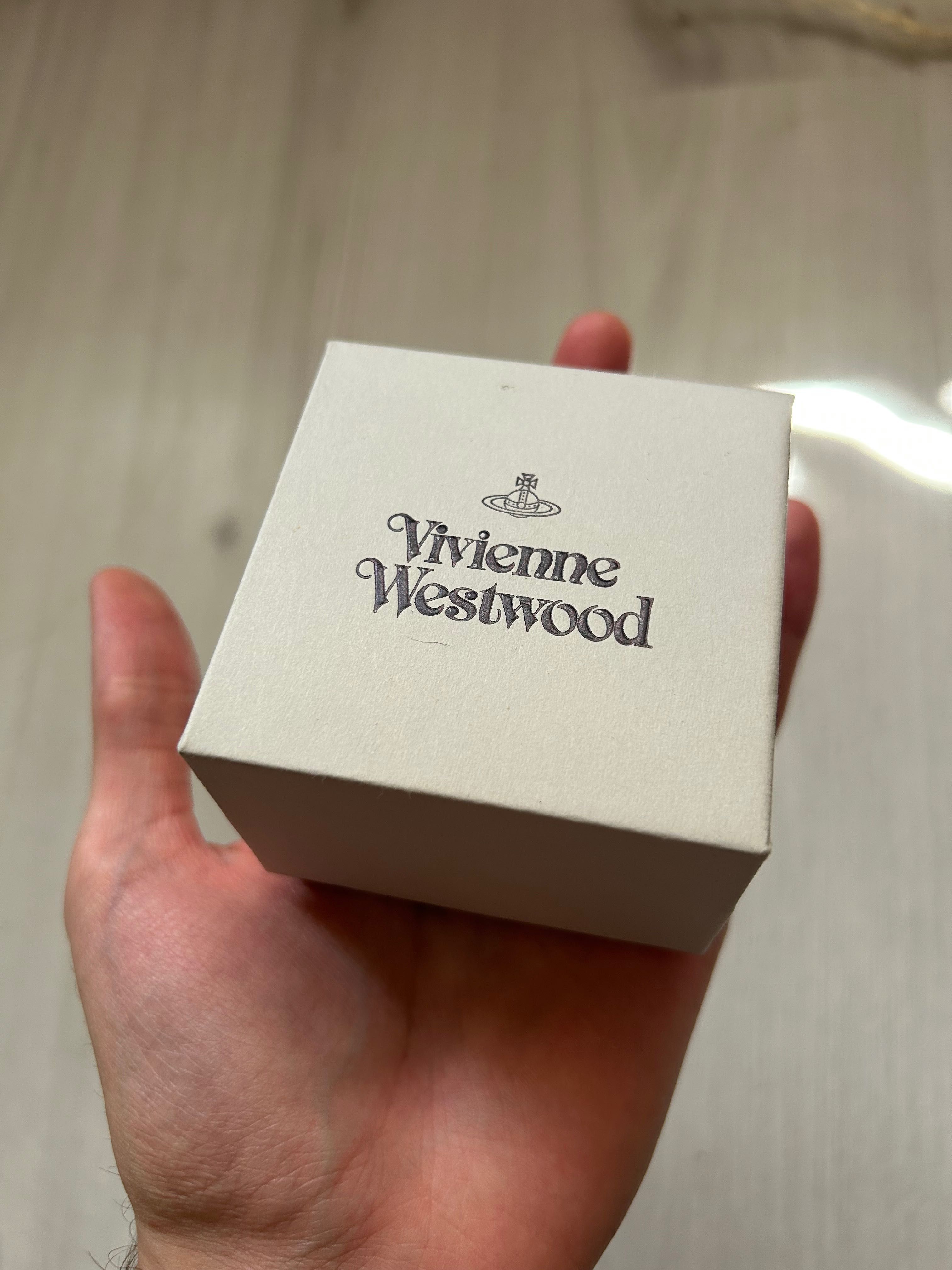 Колие Vivienne Westwood перли с кутия