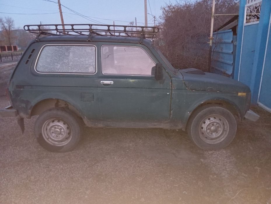 Продам нивасик на ходу недорого салон ржавенький