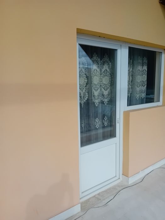 Vând geamuri și uși din termopan de balcon