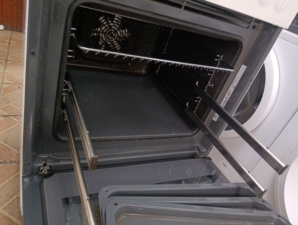 Свободно стояща печка с керамичен плот VOSS Electrolux 2годиниГаранция