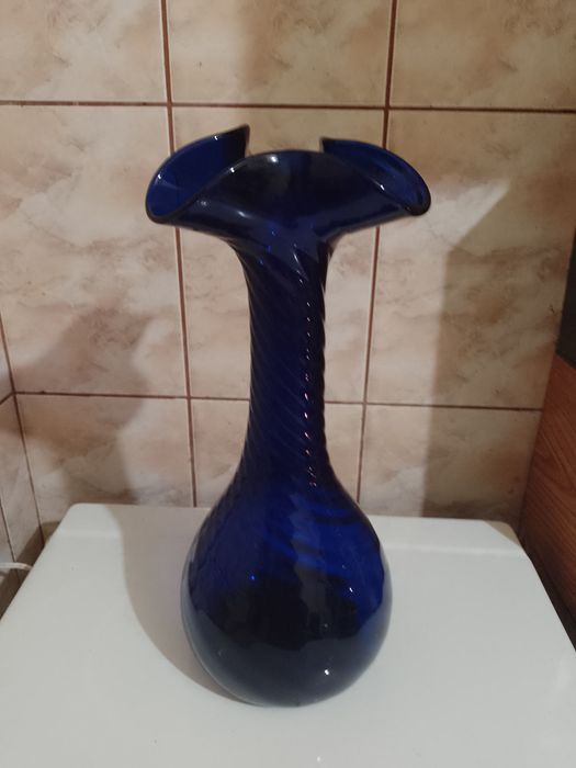 Vaza si fructiera sticla albastra.