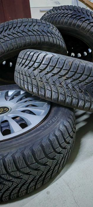 Jante tabla R15 si Anvelope Iarna 175/65/15 Toyota 4 prezoane
