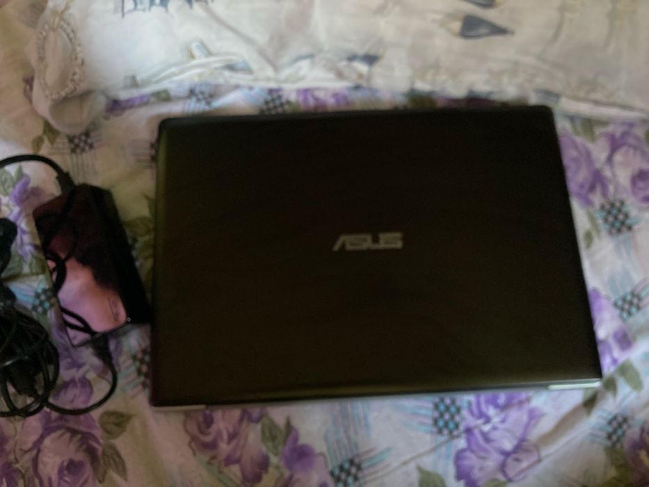 ASUS  латоп Спешно и изгодно