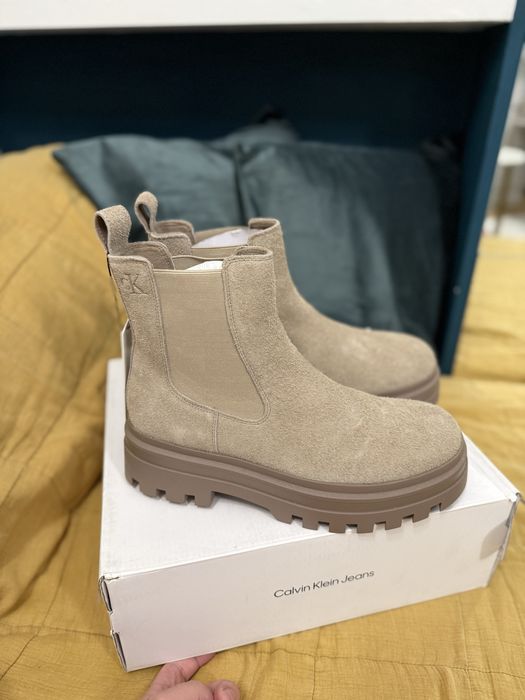 Calvin Klein Jeans Lugged Chelsea cizme piele intoarsa marimea 42 bej