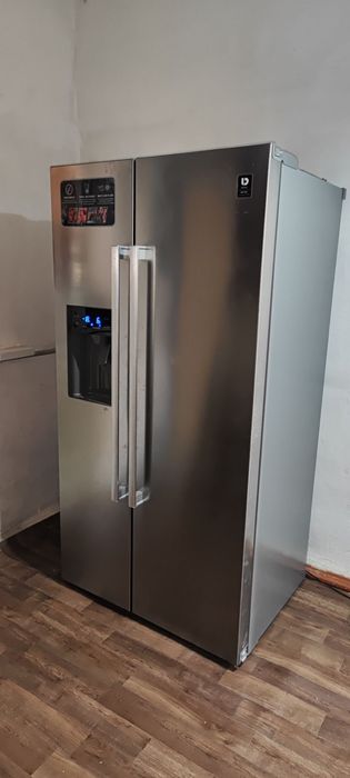 Холодильник большой