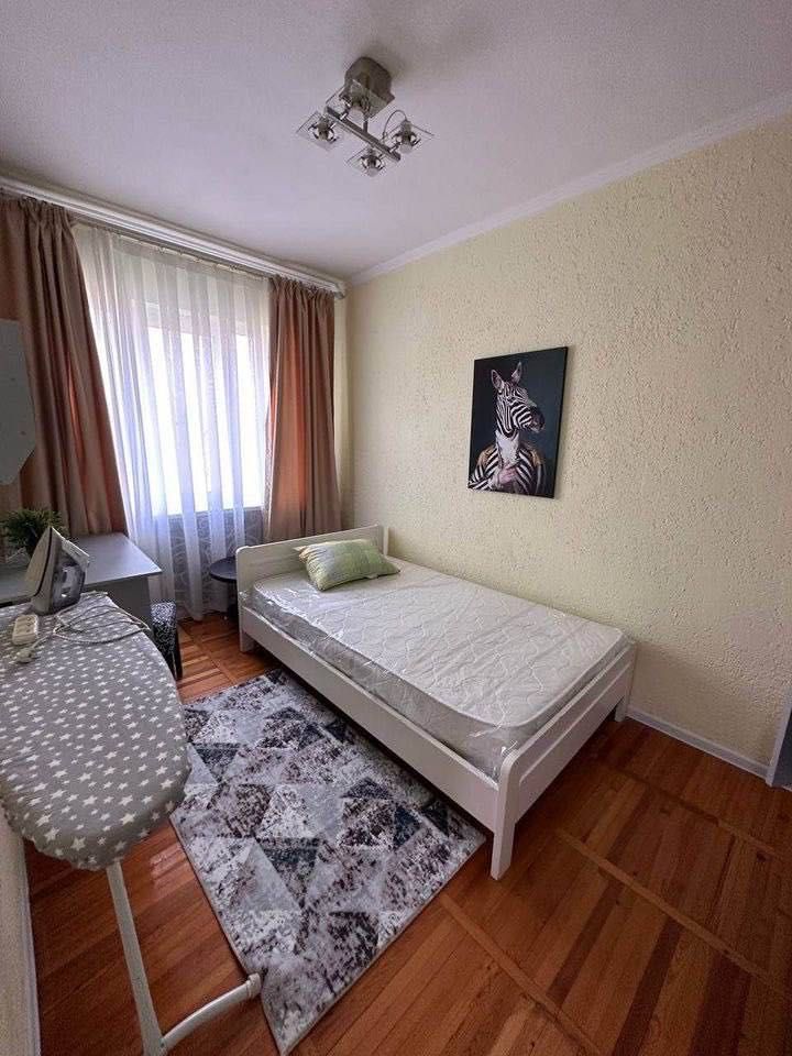Продается Квартира на Ц-1 Садык Азимова 3х-комн/3этаж/5этажного дома
