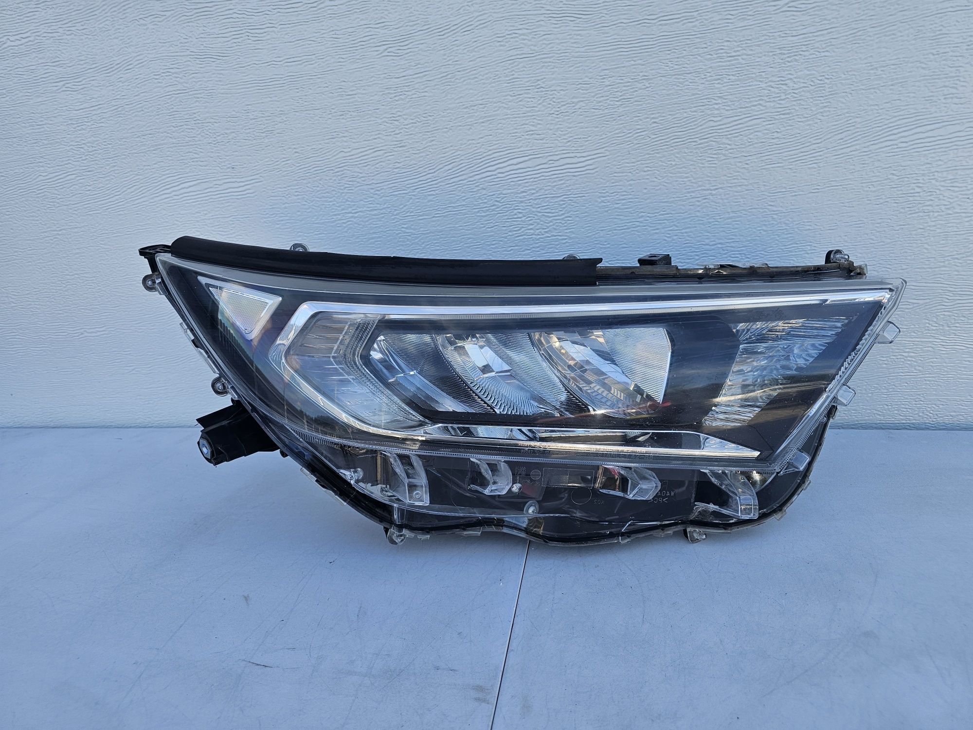Far dreapta Toyota Rav4 Full Led