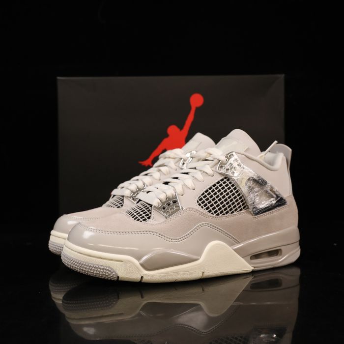 Air Jordan 4 Frozen Moments