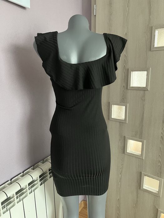 Черна елегантна рокля хс