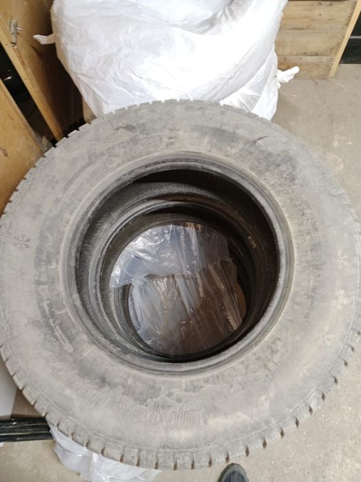 Продам зимние покрышки 245/70R16