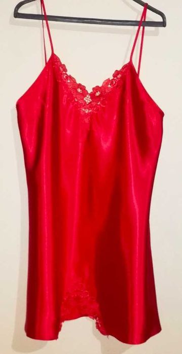 Дамски червен сатенен комплект нощница и халат