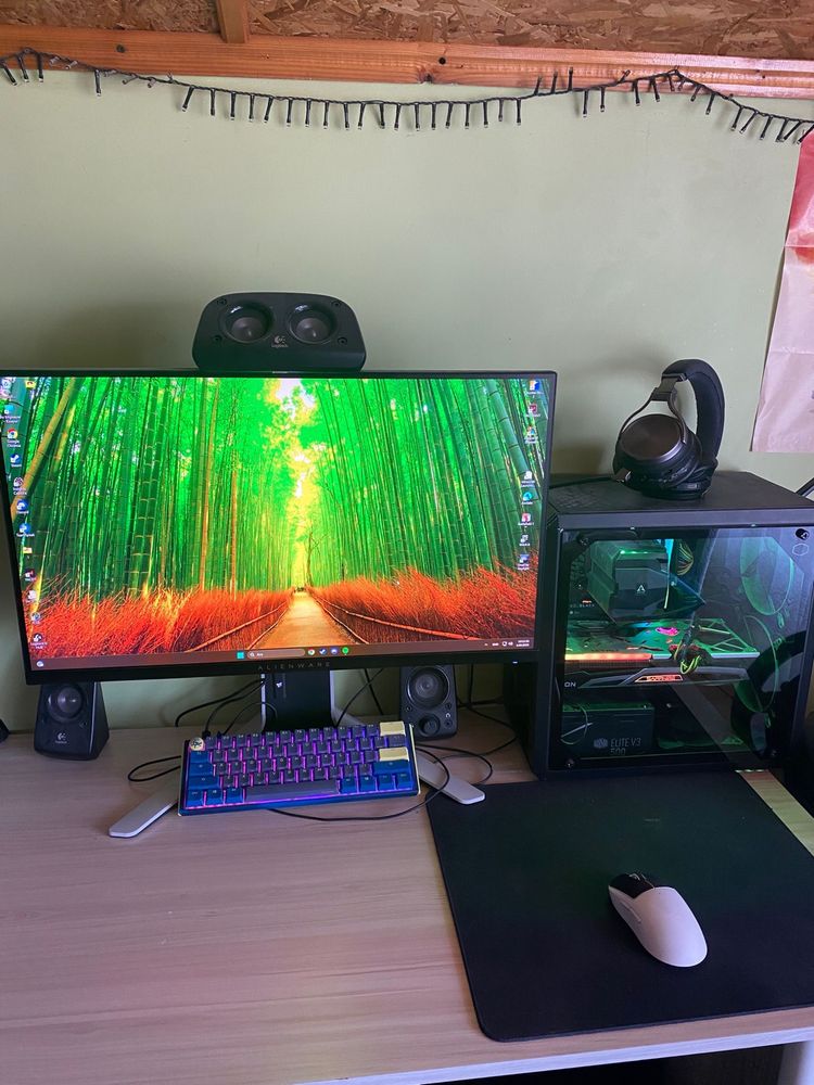 Продавам Монитор ALIENWARE  !  AW2720HF !