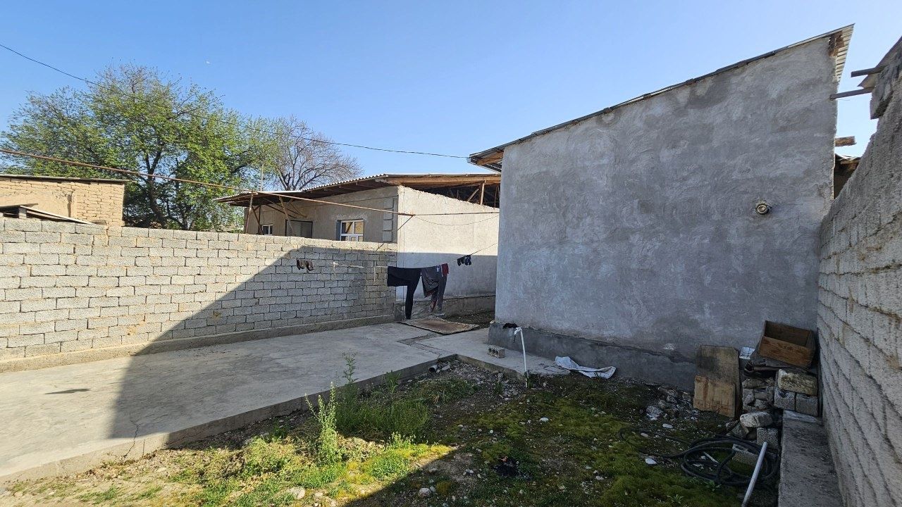 Uchastka sotiladi