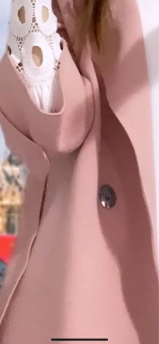 Класический нежный пудровый плащик