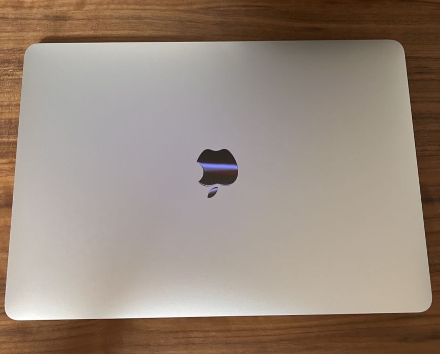 MacBook Pro M2 / 8GB RAM / 512GB / Touch Bar / Touch ID / 13.3''