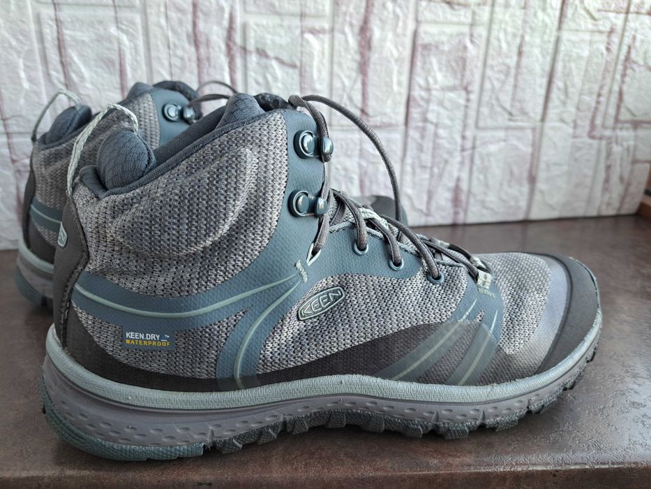 мъжки зимни обувки,боти,туристически,ном40,KEEN