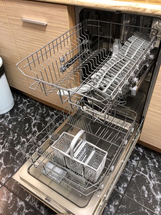 Masina de spalat vase incorporata hotpoint ariston