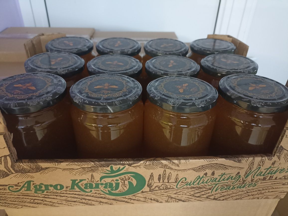 Продавам пчелен мед - кориандър на едро ( тенекии )
