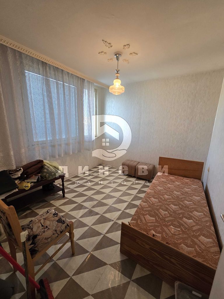 Продава се Четиристаен апартамент в Стара Загора, Три чучура - юг - 74 кв.м за 1028 €/кв.м - Снимка #3