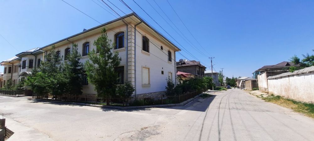 Yunusobod Zenit mahalla , 3 qavatli ,basseynli-sauna , 6 sotixli hovli