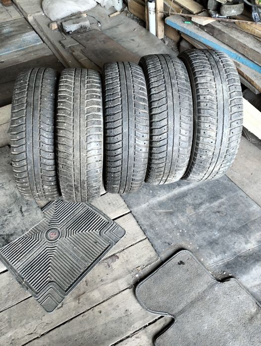 Продам зимнюю резину б/у в хорошем состоянии 5шт