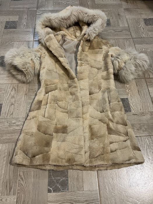 Haină de blană naturală-nouă