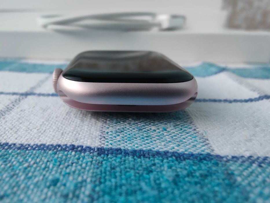 Изключително запазен Apple Watch Series 9 45мм Pink GPS с 95% батерия