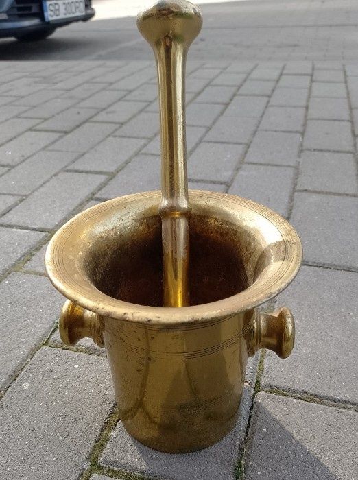 Elegant mojar cu pistil din bronz de dimensiuni impresionante,piesa cu