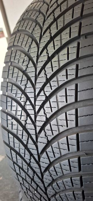 2бр. 215/65/16 Goodyear 6.8mm грайфер, дот 22г. Безплатен монтаж