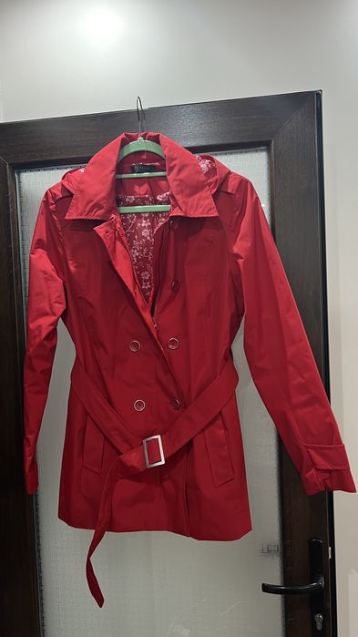 Trench dama culoare rosu