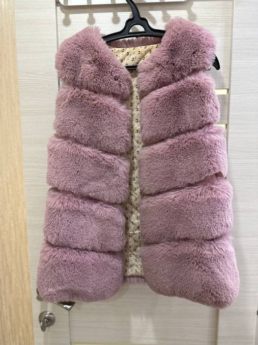 Продам жилетку меховую. цена 5500