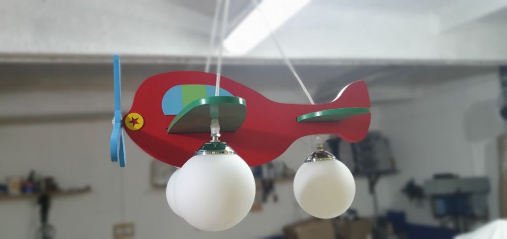 Продам люстру детскую