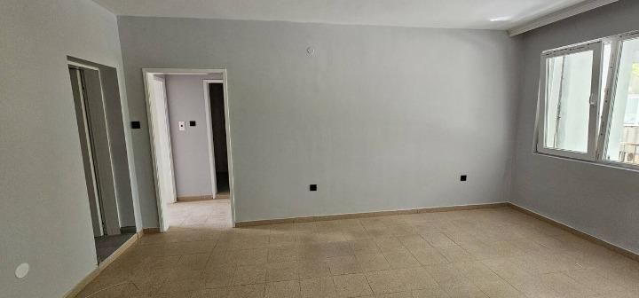 Дава се под наем Тристаен апартамент в Пловдив, Кършияка - 90 кв.м за 409 € - Снимка #4