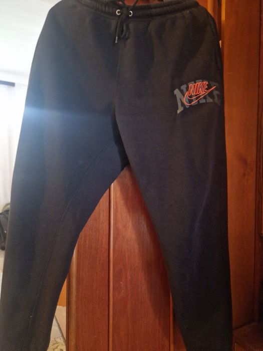 Vănd pantaloni de trening Nike Originali Noi