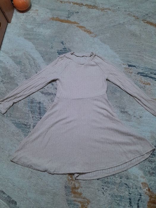 Платье бежевое повседневное