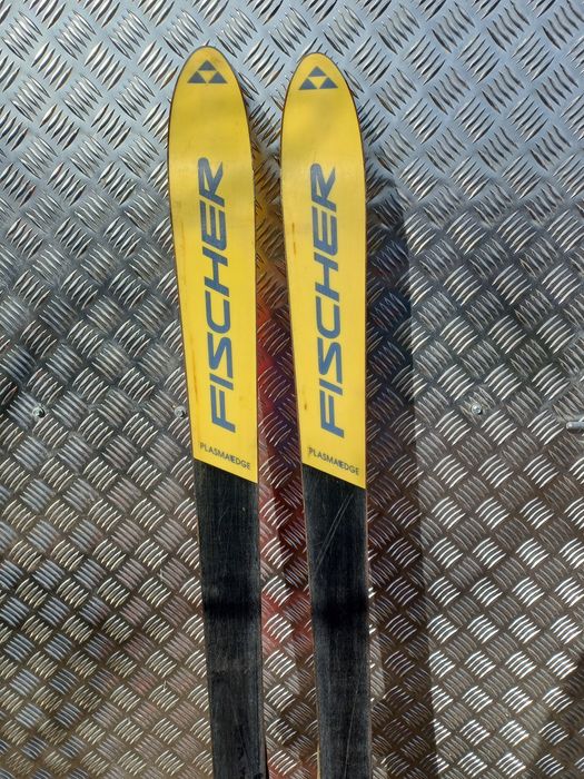 Vând 2 seturi de ski [ Fisher revokution  supercave] plus bețe ski.