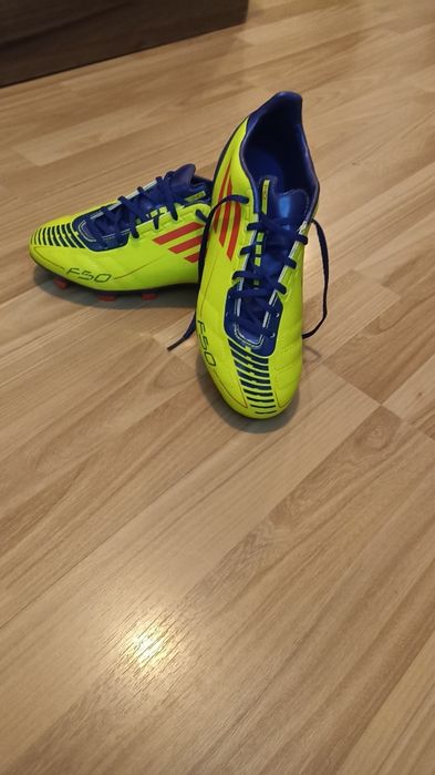 Футболни обувки adidas F50