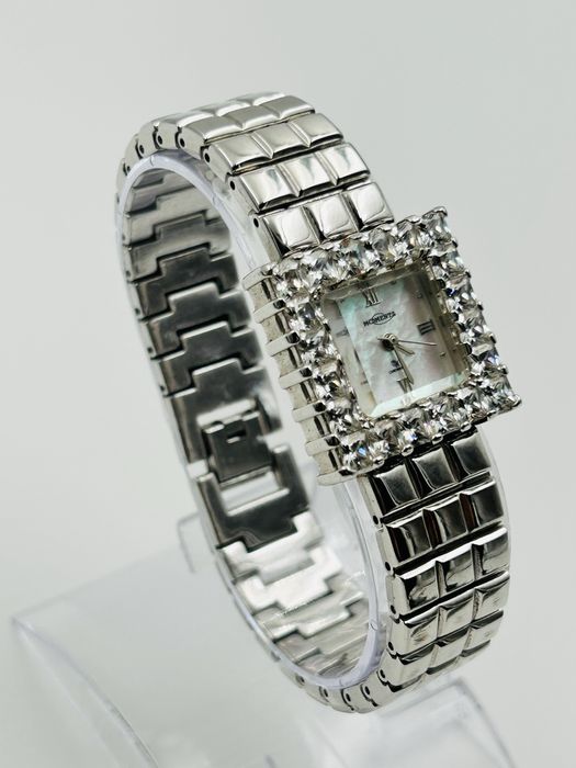 Дамски часовник Adrienne