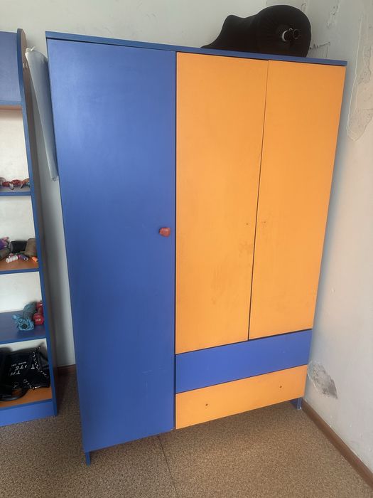 Продам коврый,шторы и шкафы