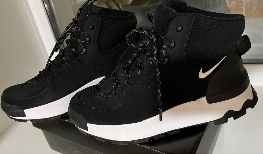 Продам кроссовки Nike