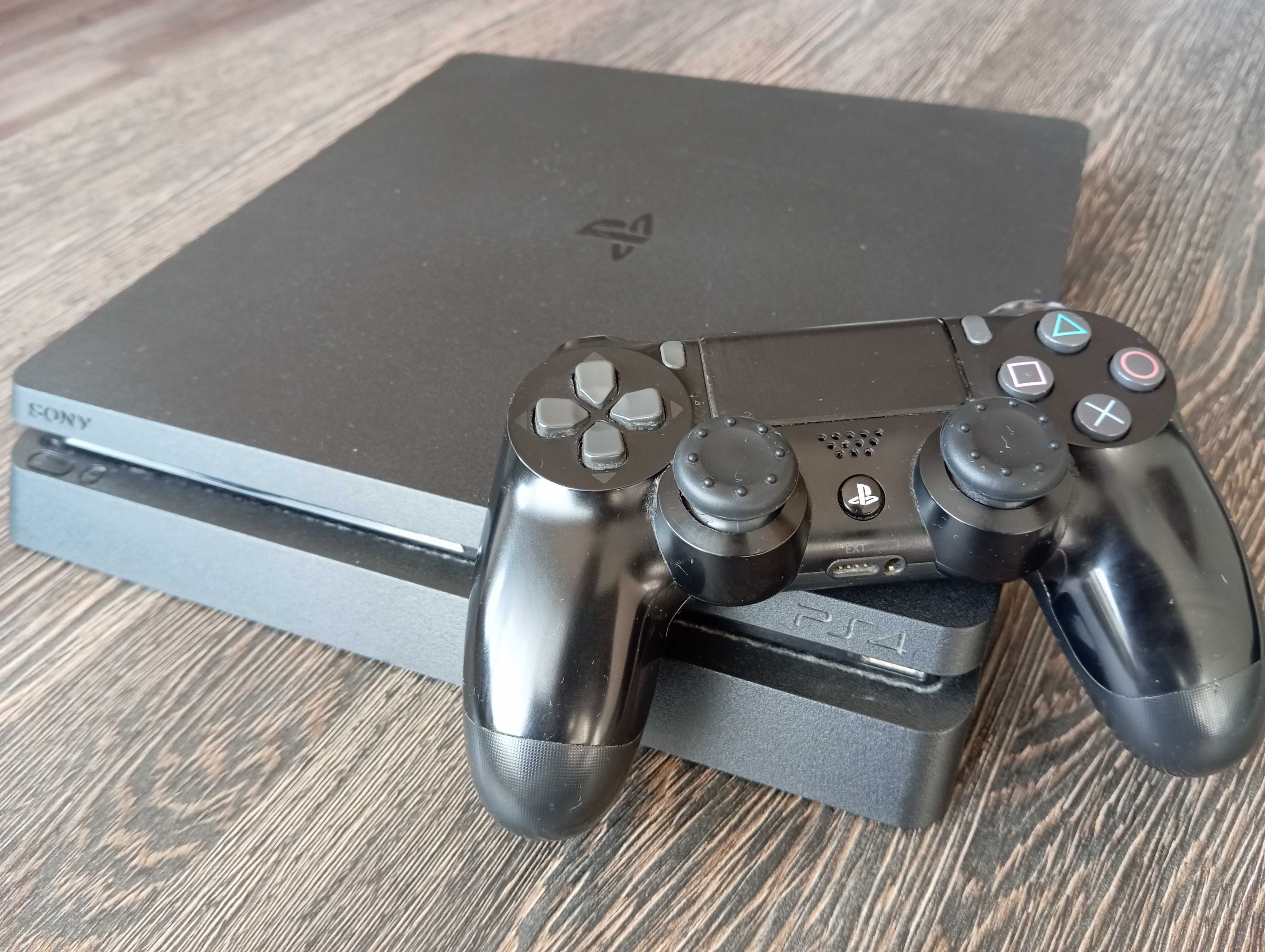 PlayStation 4 Slim черен цвят